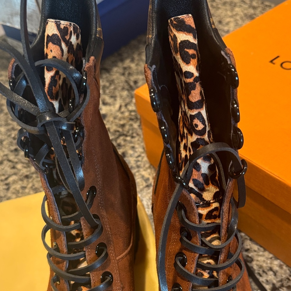 Brown and Black Leopard Boots size 9 with box - Picture 7 of 14